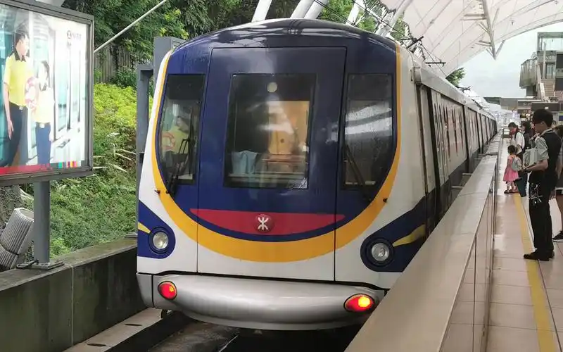 港铁雨中的迪士尼线来回前方pov及广播