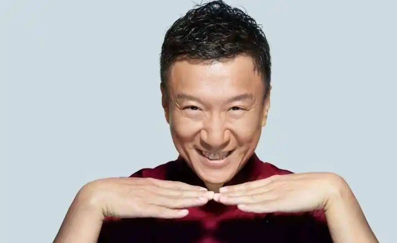 孙红雷罕见带小15岁娇妻嗨玩,酒吧互动很甜,无人吐槽他抽雪茄_王骏迪