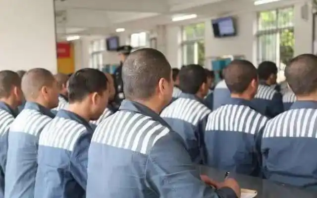 犯人进监狱之前,为啥都要把头发剃掉?看完才知道有这么多作用