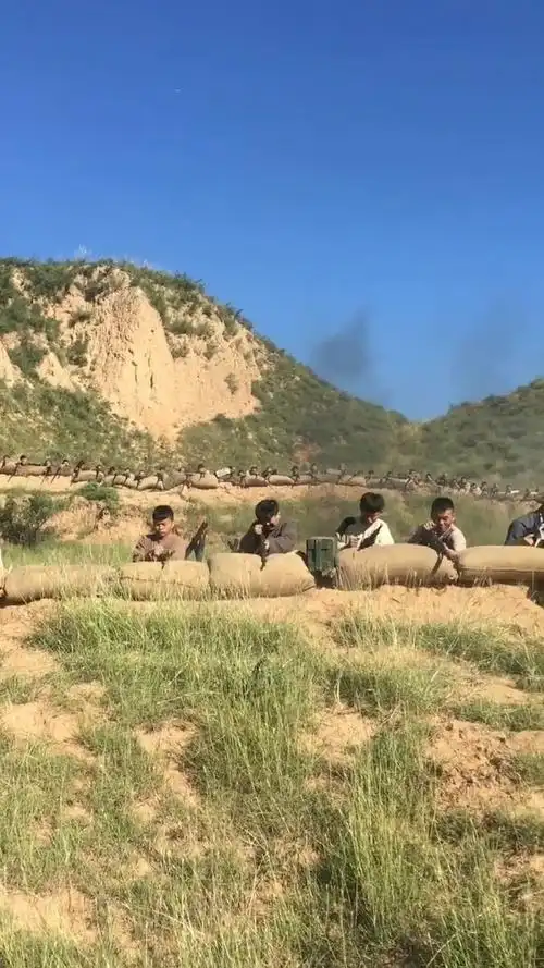 硝烟弥漫的战场,战火纷飞的年代,拍戏我们是认真的