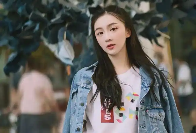 还记得李汶翰发单身声明的时候,前女友王梓薇发的呕吐表情吗.