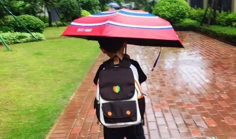 看着你长大,突然就怕了 | 24 个爸妈手机里孩子的背影