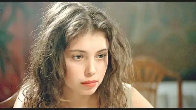 美女作家杜拉斯:15岁当富少情人,没成作家会当妓女,代表作惊人