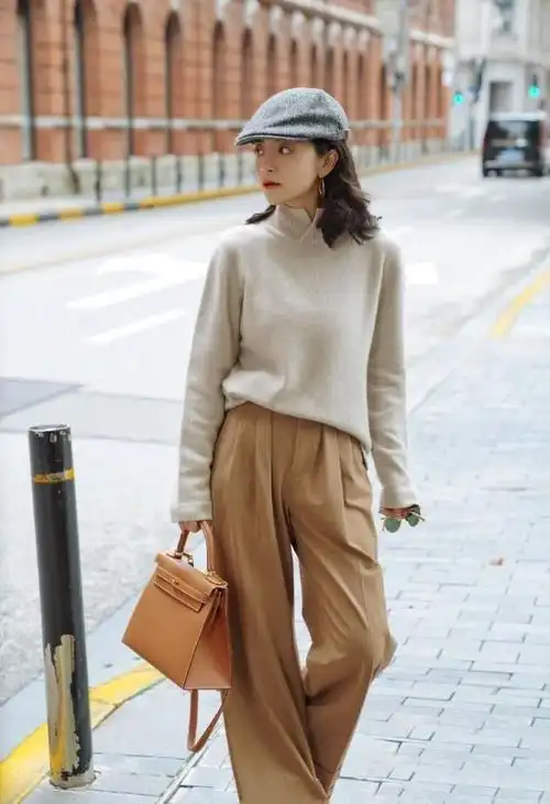 40岁的女人会搭更优雅秋冬季出门选对衣服穿搭轻松美出新高度