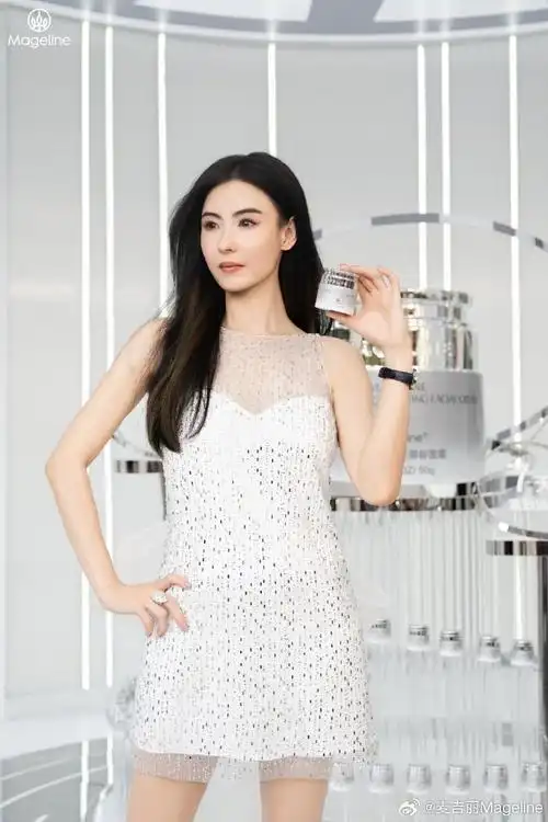 麦吉丽品牌护肤代言人@张柏芝惊喜现身@银泰百货杭州武林总店「麦吉丽