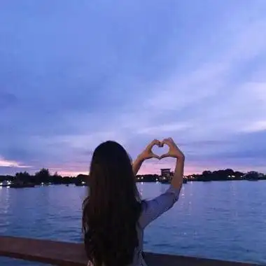 qq头像女生背影你会一眼中意的伤感女头