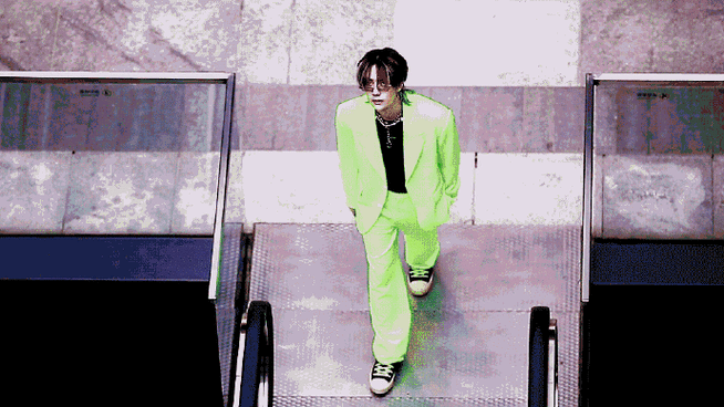 王一博陈宇#|#王一博这就是街舞4#这套荧光绿西装真的太酷太拽了可惜