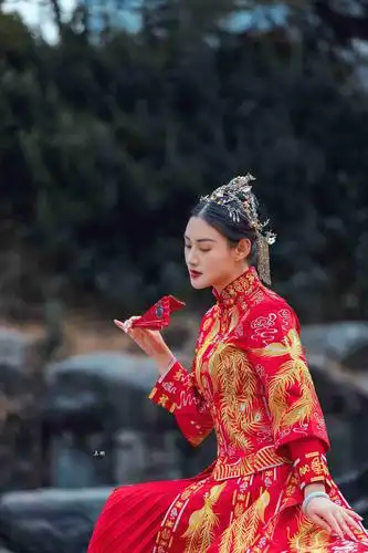 中式嫁衣--秀禾服