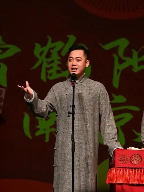 德云社孔云龙深夜发文,章九徕评论区留言引热议,你俩胆真大