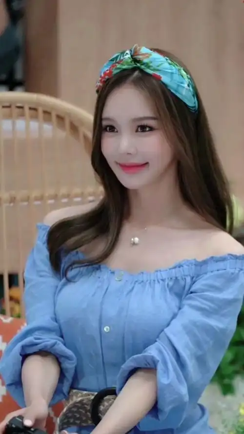 小姐姐这脸蛋精致得无可挑剔