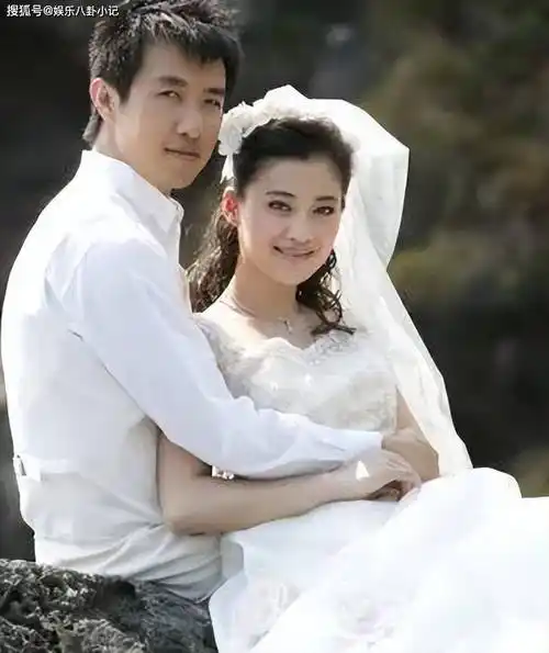 她是秦海璐同学,花400万养不熟"白眼狼"前夫,二婚倒追摄影师