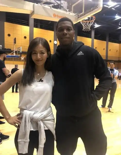 被称日本版卡戴珊身姿太饱满走红最爱奥尼尔想嫁强壮黑人