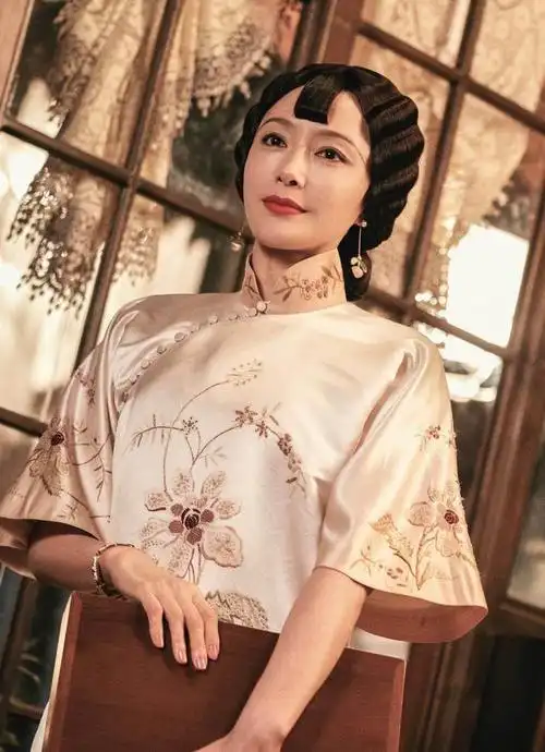 秦岚这才是正确的旗袍穿法端庄又迷人照着学准没错