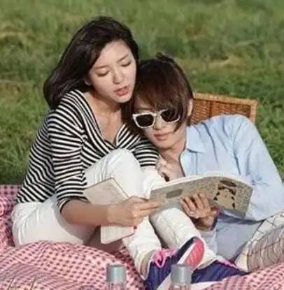 【图】雪芙金希澈接吻照片引热议 吸血夫妇是我结尺度最大的夫妇