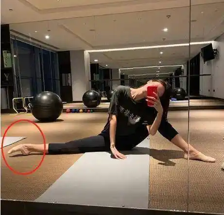 金晨与董又霖分手后,晒劈叉照片,网友却她的脚所吸引_恋情_下场_影响