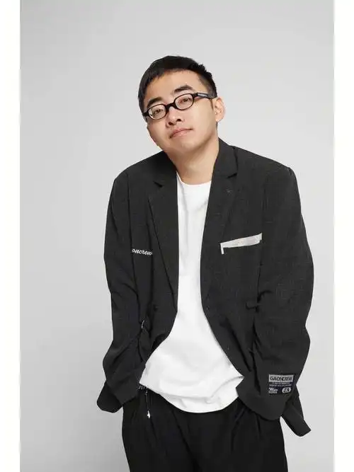 武汉终于可以现场看梁海源脱口秀了