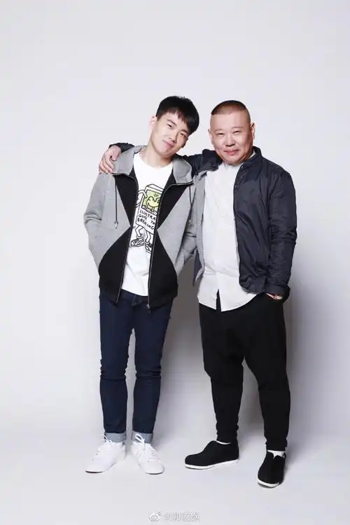 前段时间,郭德纲在《德云斗笑社》里回应郭麒麟一人养活德云社的传闻