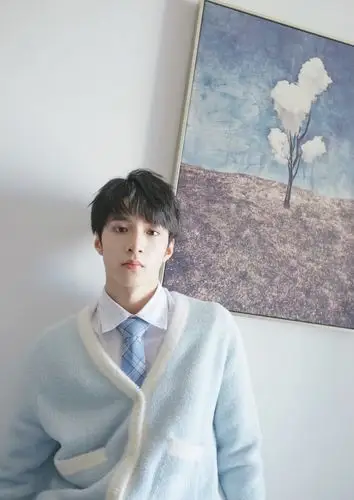 2021年里,刘耀文开始在综艺上展露头角,他先后参与录制了《王牌对王牌