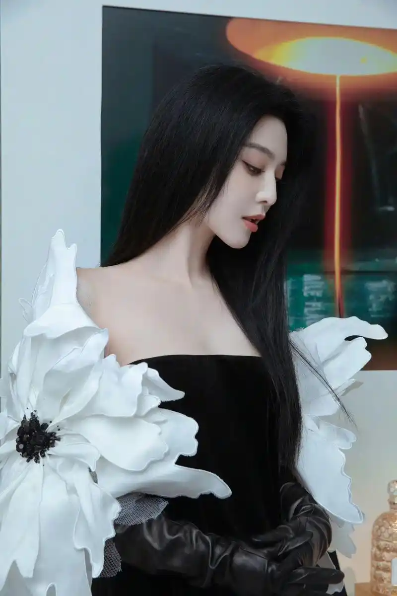 范冰冰[超话]# @范冰冰  身着yani - 抖音