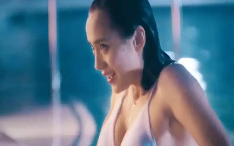 夏洛特烦恼经典一幕!当年秋雅一甩头,迷倒了多少小伙子!