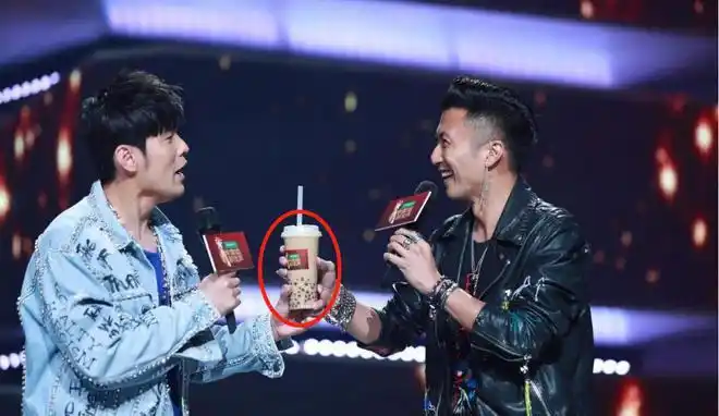 周杰伦社交平台晒奶茶照片其价格被曝光后网友不愧是天王