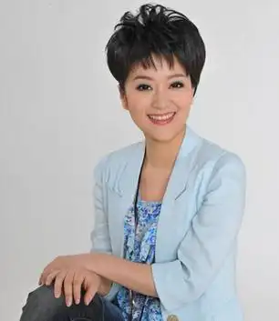东方卫视主持人李菡资料邱启明老婆李菡图片