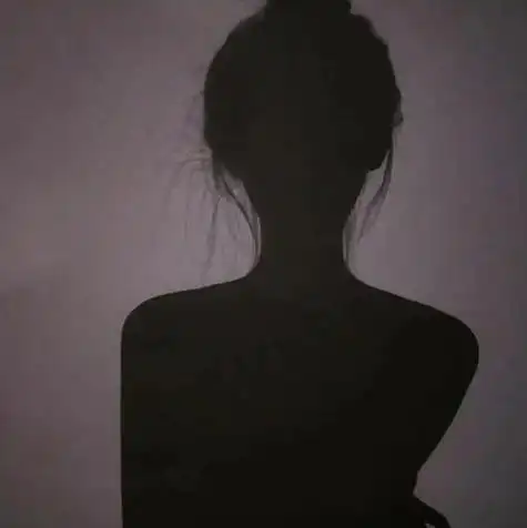 超酷女生头像霸气黑色系 女生头像霸气高冷黑色白