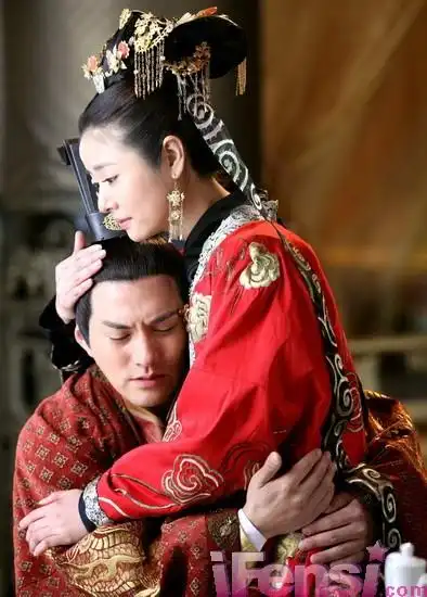 《倾世皇妃》佑雅恋受捧 林心如严宽甜蜜瞬间