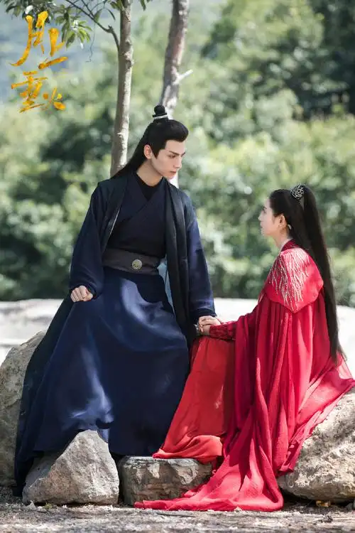 罗云熙《月上重火》黑衣剧照图片[18/18]_电视剧_美桌网