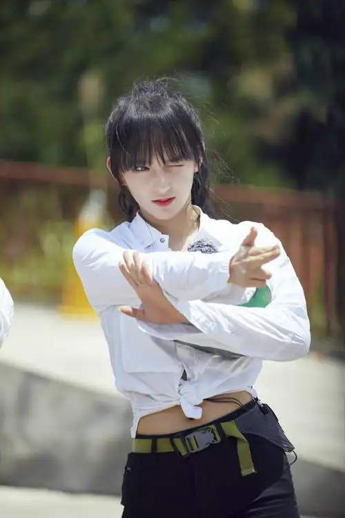 程潇勇敢的世界上演反差萌塑料袋萝莉备受称赞