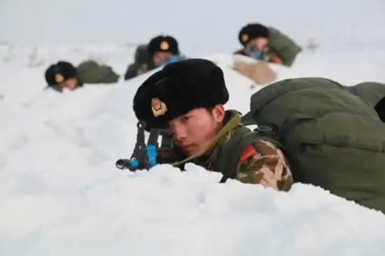 雪原砺剑武警8680部队高寒地域驻训练兵掠影(组图)