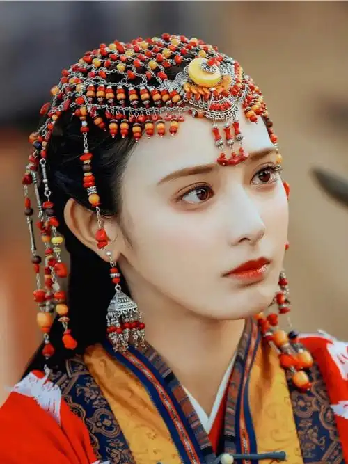 东宫一袭红衣小枫惊艳了时光后劲大