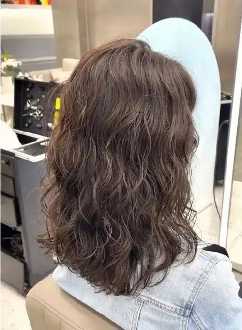 中长发烫卷发型效果图 #免打理烫发自然