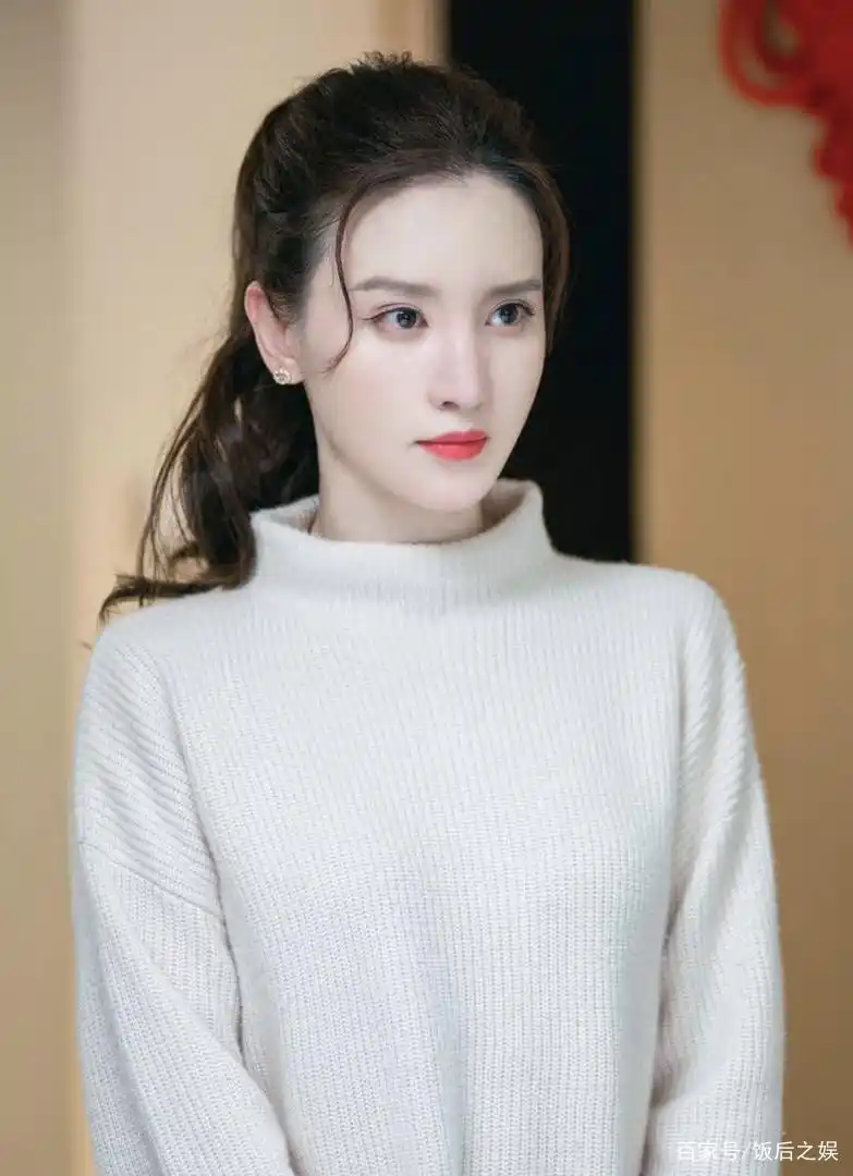 演员张萌:花容月貌,明艳动人