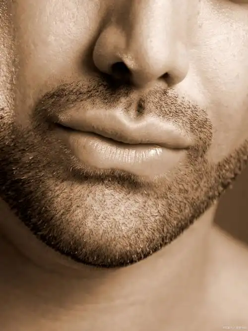 有些人因为他们的胡子生长速度异常快,好奇这是否与肾虚有关