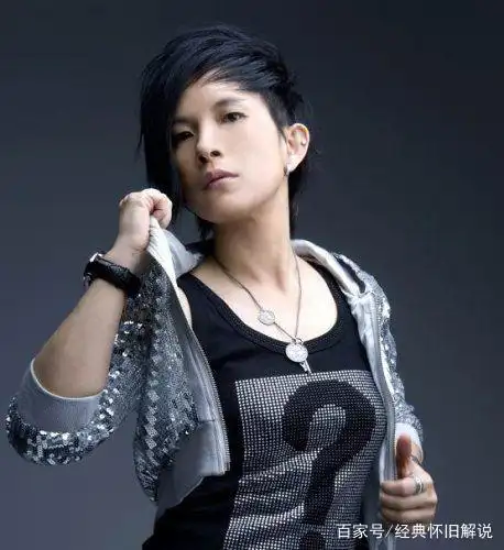 她是台湾创作型女歌手,打扮中性,代表作:我想有个家