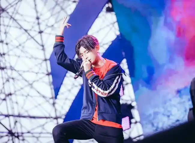 满舒克几几年的哪一年出生中国新说唱满舒克个人资料年龄多大介绍