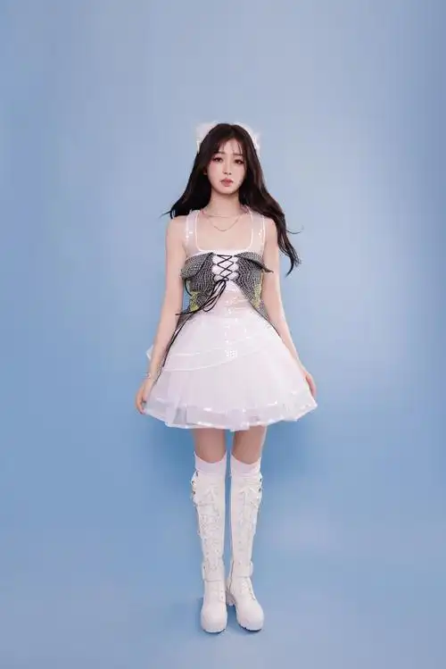 虞书欣白色公主蓬蓬裙