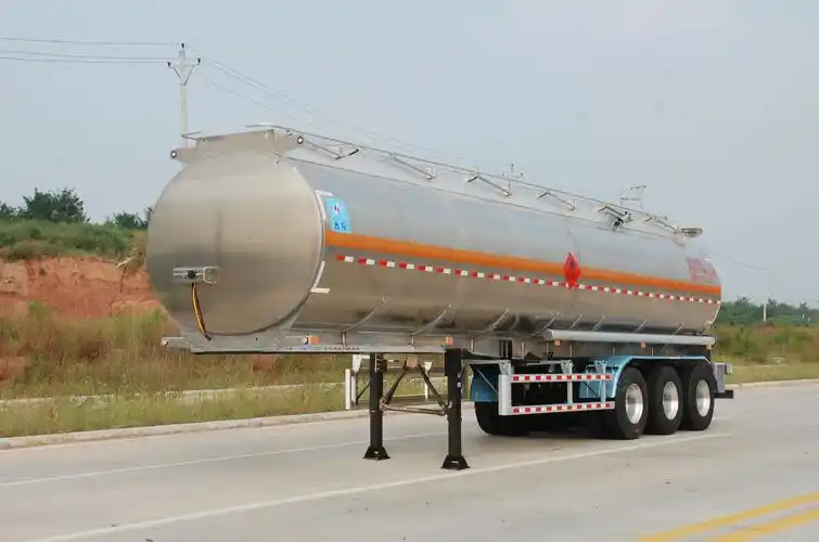 齐星牌qxc9400grh润滑油罐式运输半挂车_铝合金运油整车系列_轻量化罐