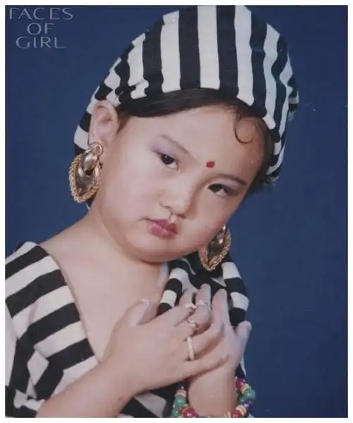 郑爽公开童年写真谈成长感受成为属于自己的姑娘