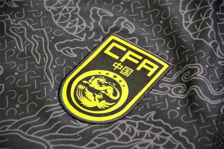 ezer说丨【微啸】旭日东升,潜龙在渊,点评国足2018战袍