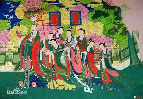 西面的壁画上左侧有一匹白马和一匹灰马,跳跃着向人群奔来,完全是无拘