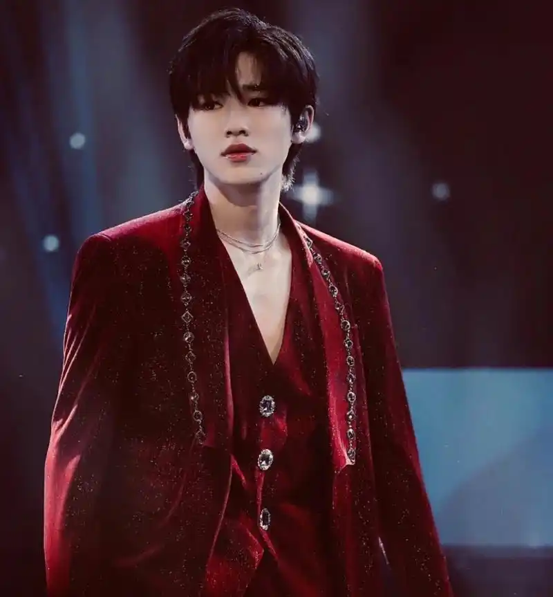 宋亚轩神图第五弹来啦～小海螺们接住啦!图片都来自其它博主呀!