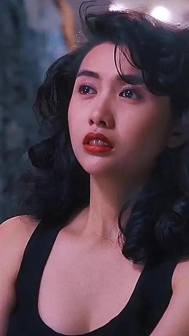 说起不老女神邱淑贞,大家都想到赌神里她的绝色打扮,可以说是一代人的