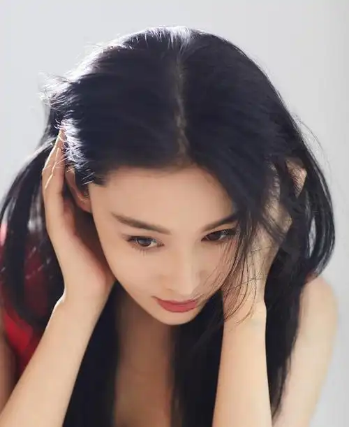 张馨予质感大片 眼神清澈低颜温婉治愈