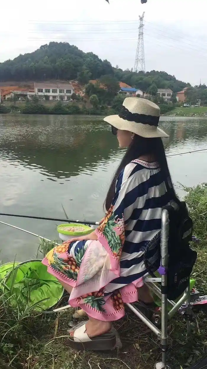 钓鱼美女