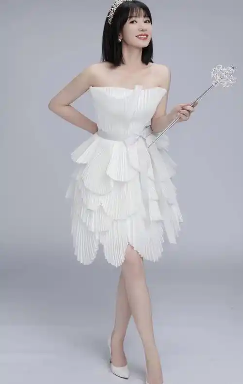 柳岩女神的高跟鞋美照_黑色_明星_尖头