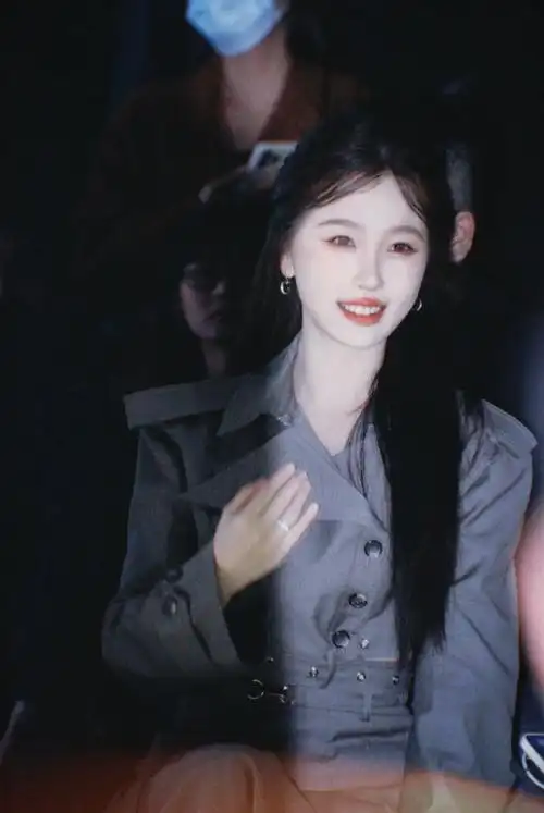 虞书欣看秀状态