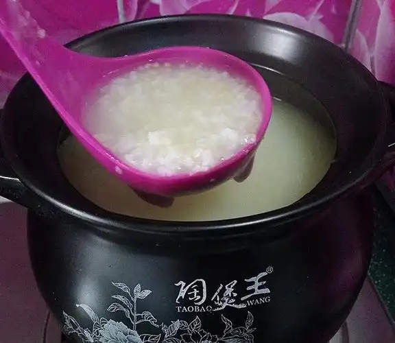熬粥小窍门:传统砂锅一煮一焖省时省事,熬出香甜浓稠的营养好粥