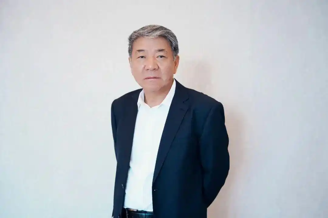 日前,影视独舌专程前往《功勋》出品公司春羽影视,与总导演郑晓龙进行